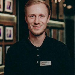 Portrait Mitarbeiter Bastian Bieker