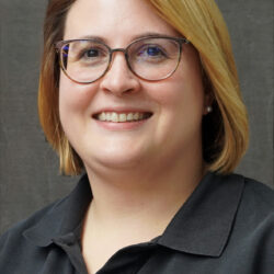 Portrait Mitarbeiter Sarah Schuster