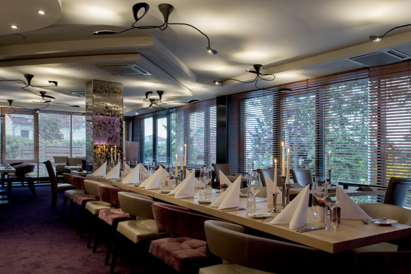 Eingedeckte Tafel in unserem Buffetrestaurant Allegro