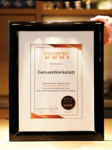 Foto der Urkunde des Großen Guides zur Bewertung der Atrium Genusswerkstatt