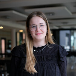 Portraitfoto von Mitarbeiterin Greta Fuchs